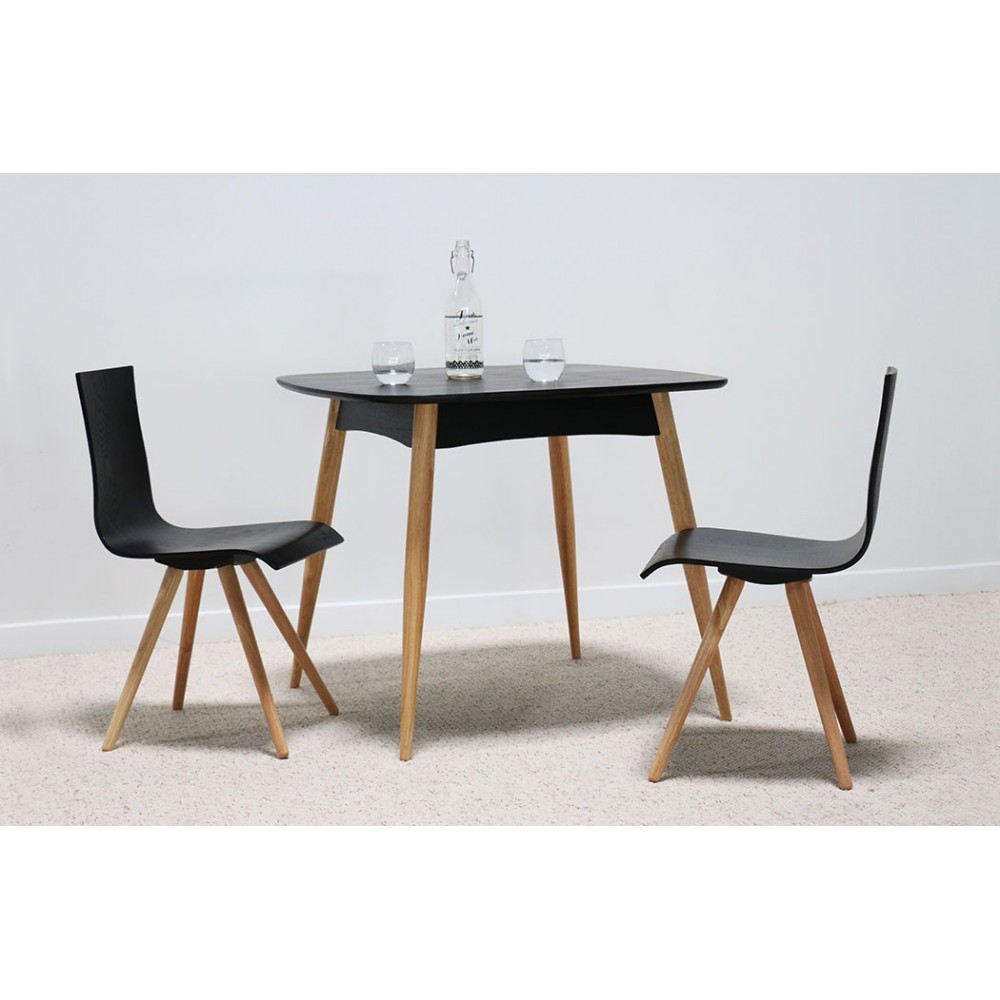 Table carrée et chaise scandinave