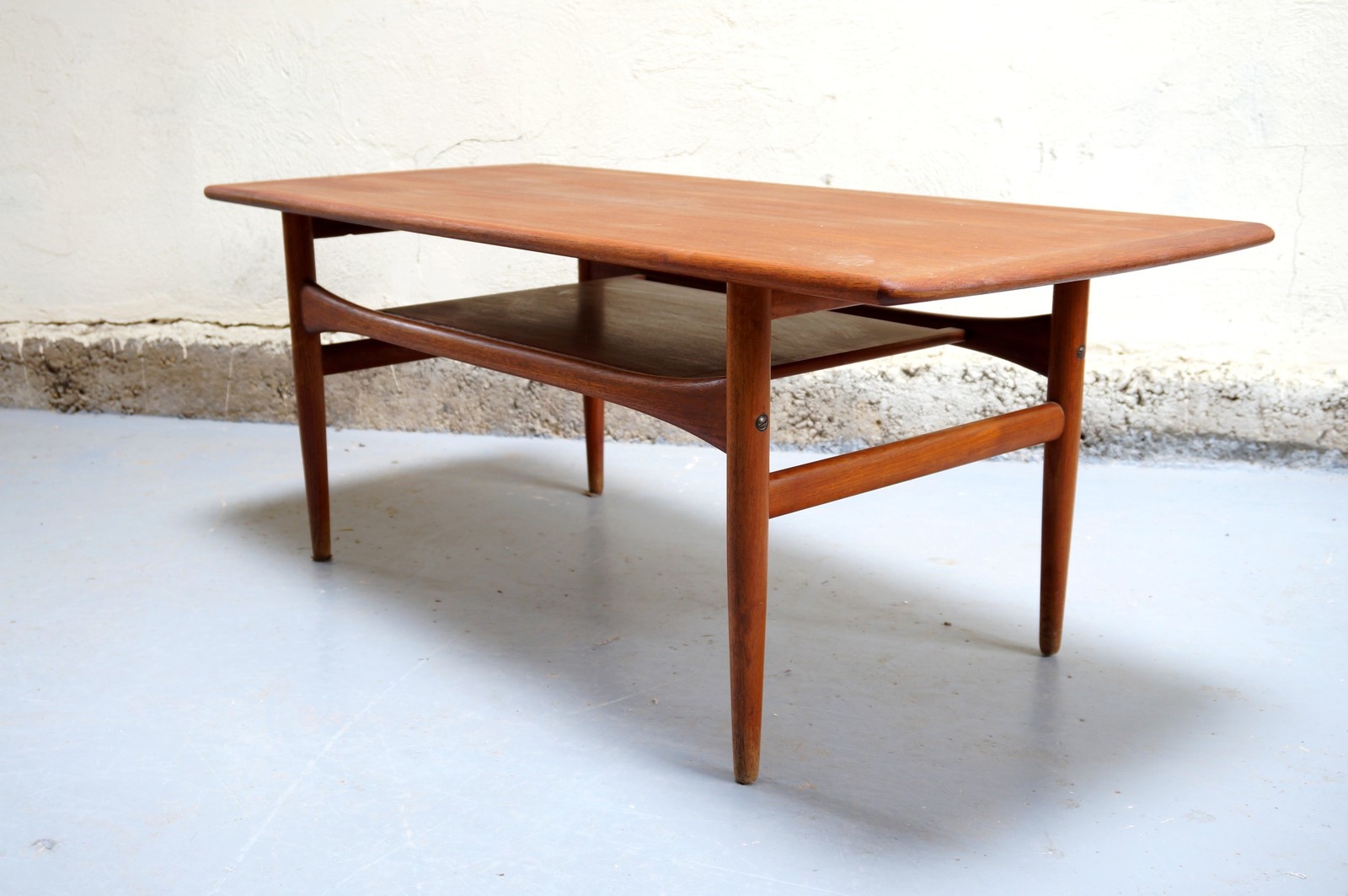 Table ronde inspiration scandinave