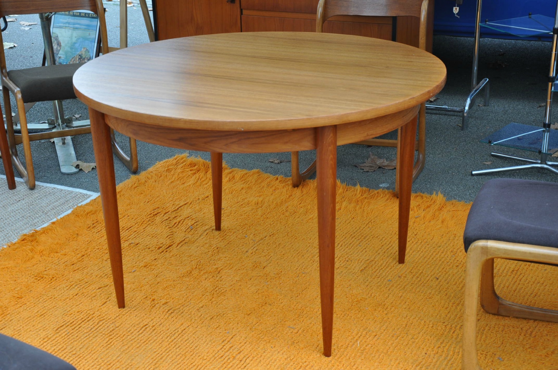 Table scandinave ronde avec rallonge