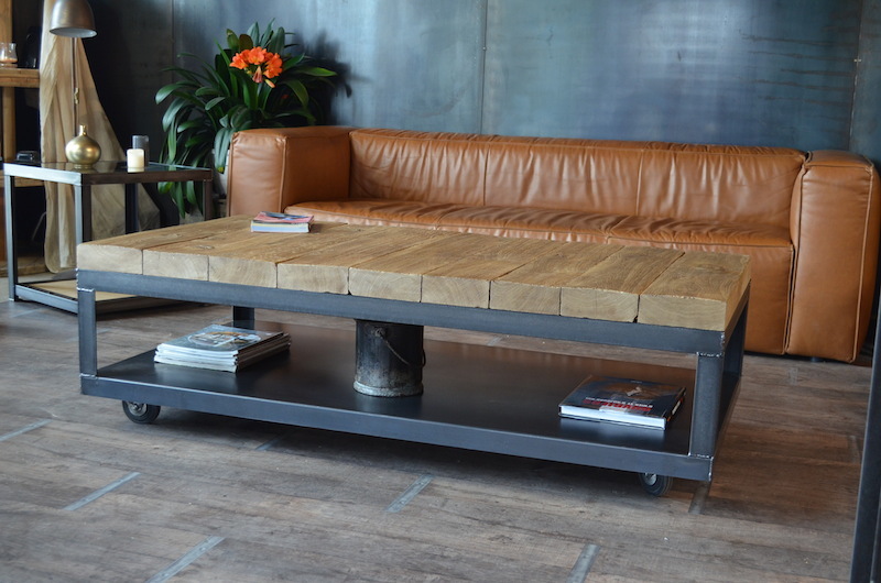 Table basse design en bois brut