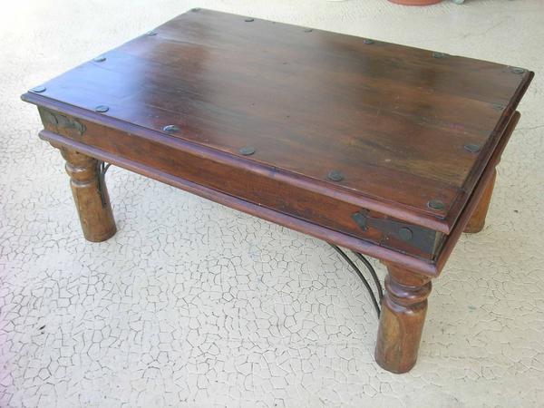 Table basse carrée bois exotique