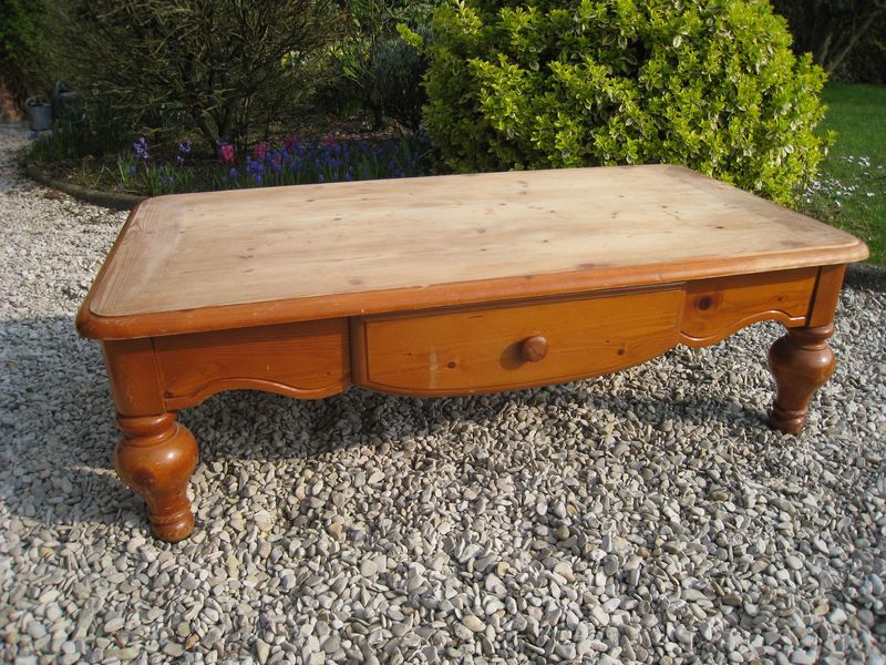 Customiser une vieille table basse en bois