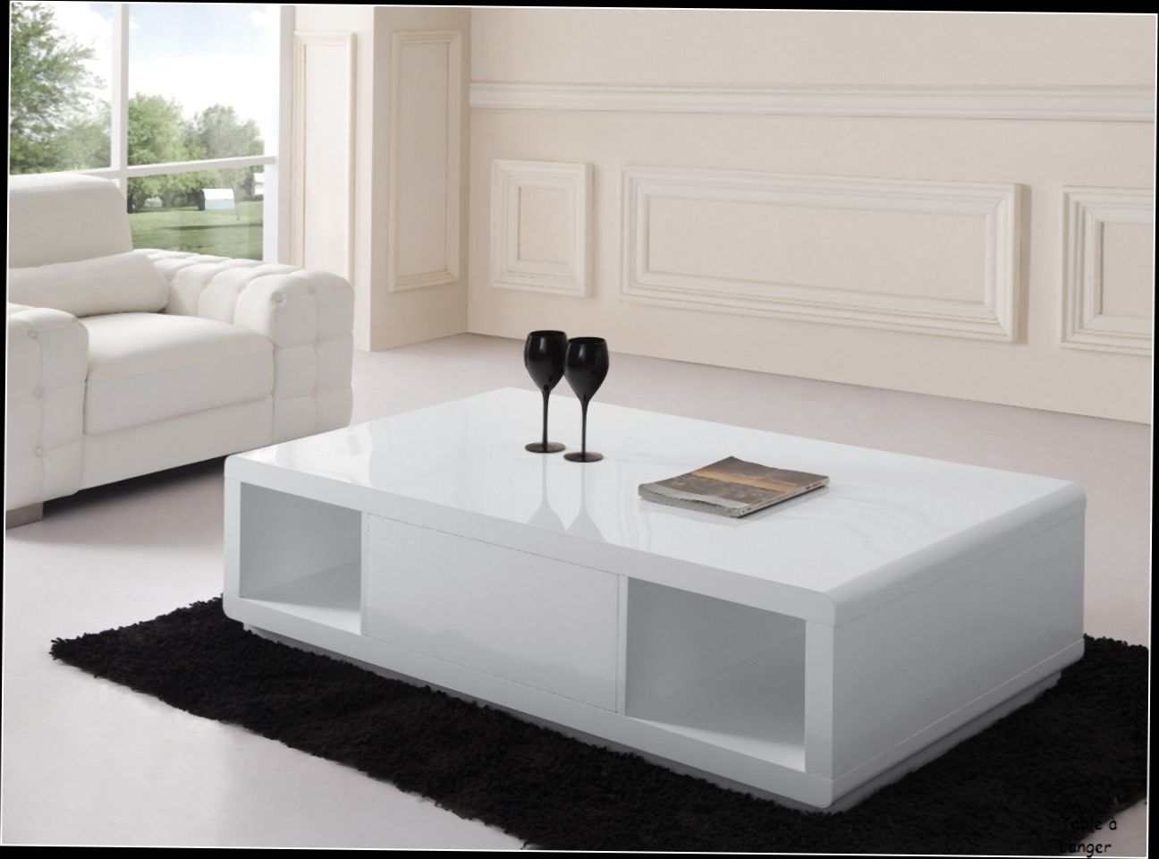 Table basse en bois blanc avec rangement