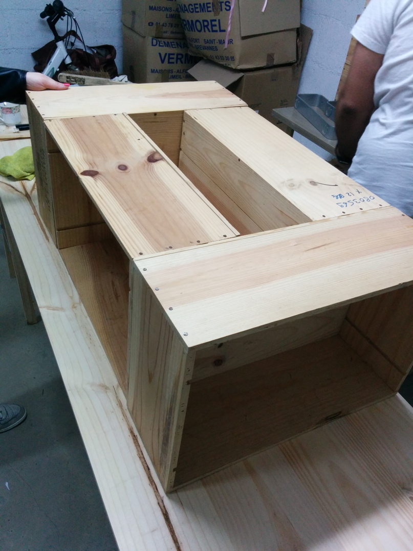 Fabriquer une table basse avec des caisses en bois