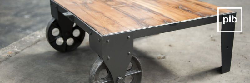 Table basse industrielle ancienne