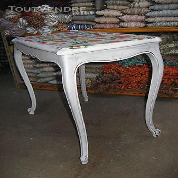 Table basse en bois peinte