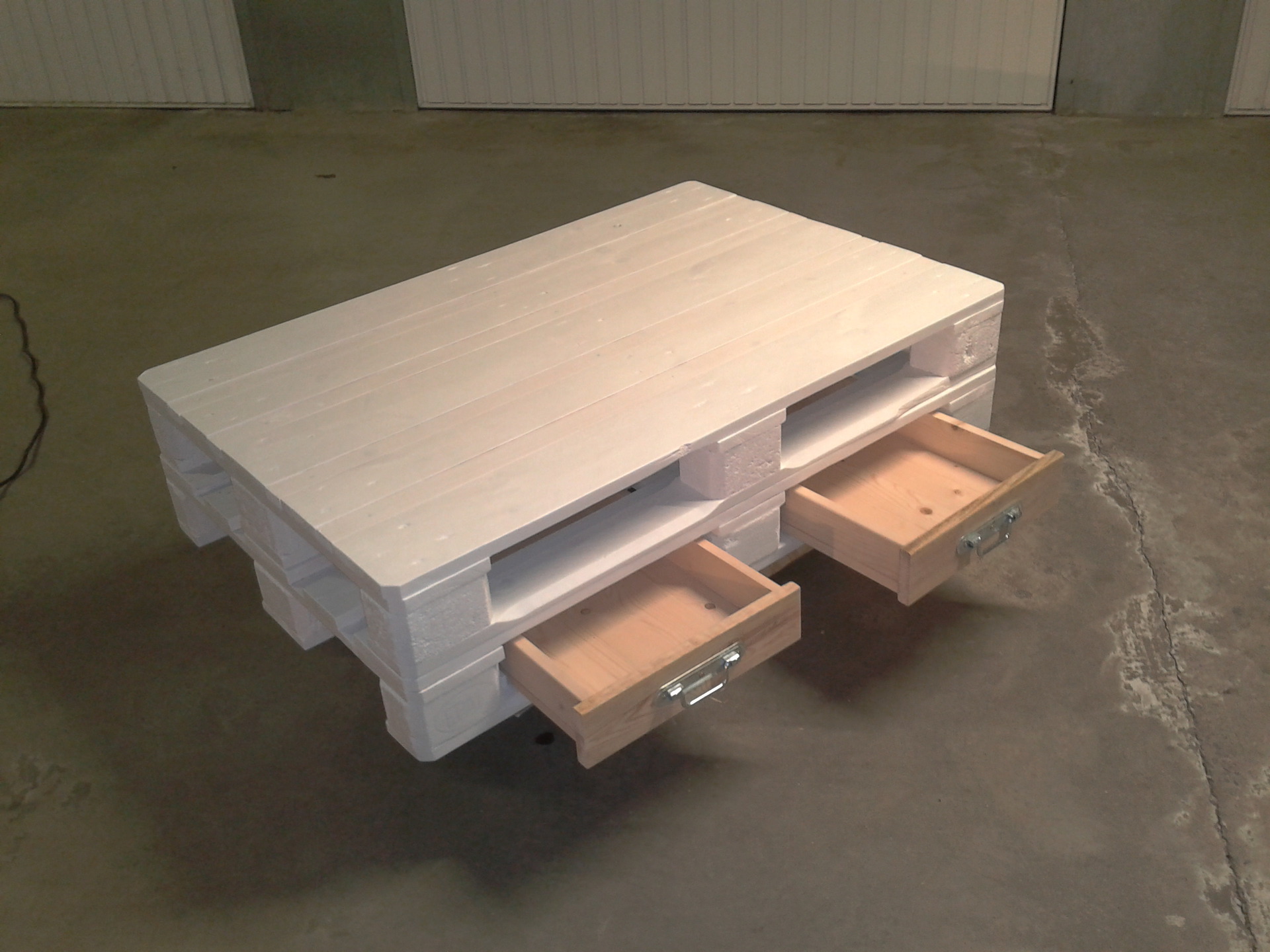 Table basse en palette avec tiroir