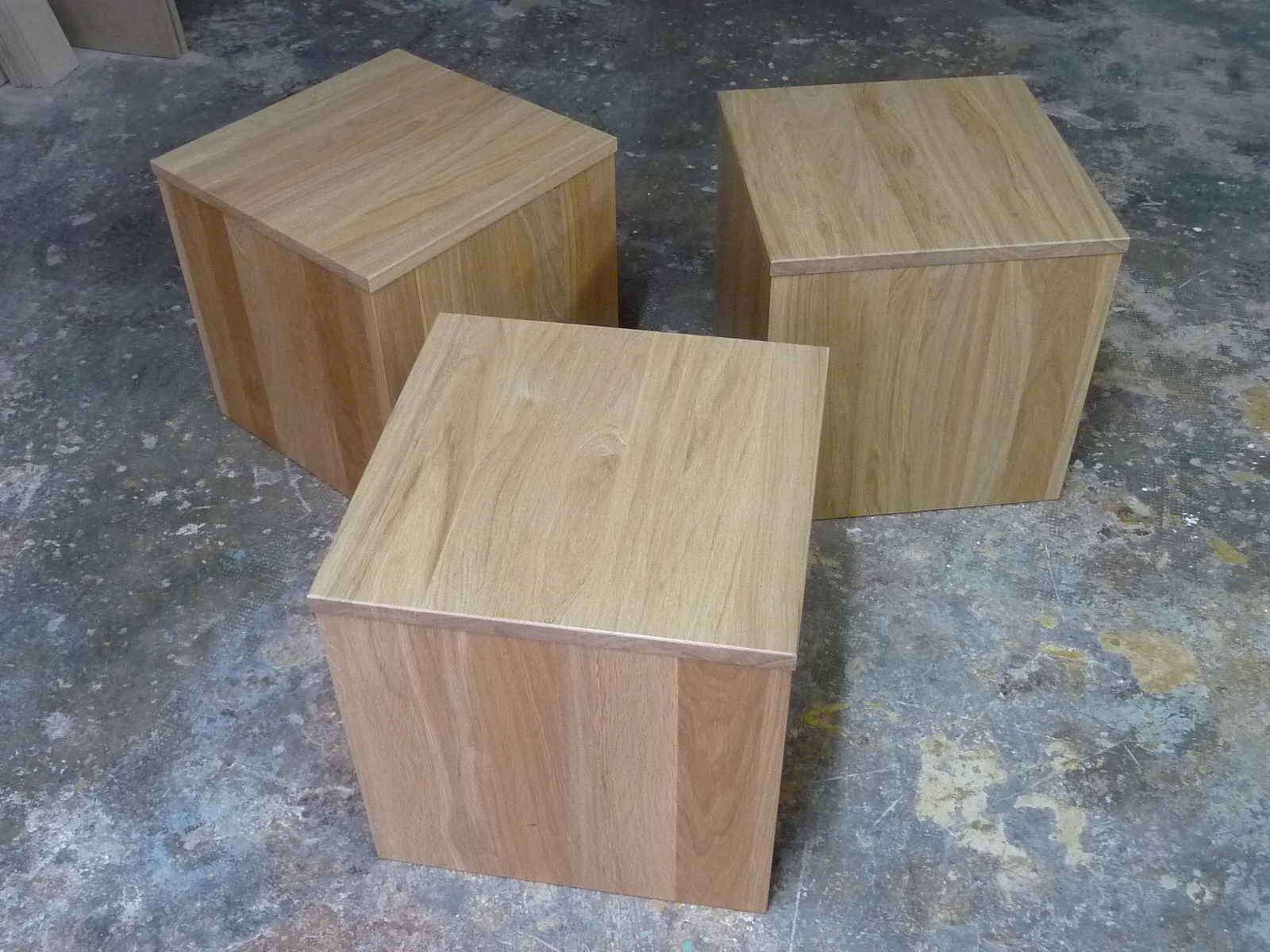 Table basse cube de bois