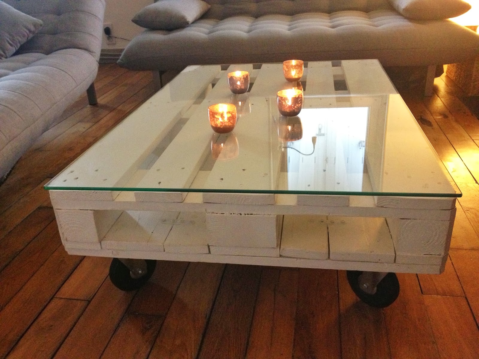 Table basse palette avec verre