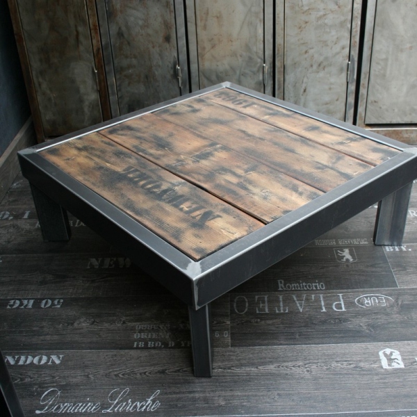 Table basse en métal et bois
