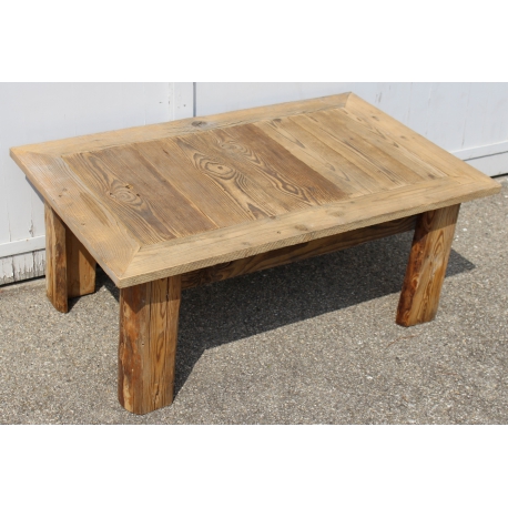 Table basse en vieux bois