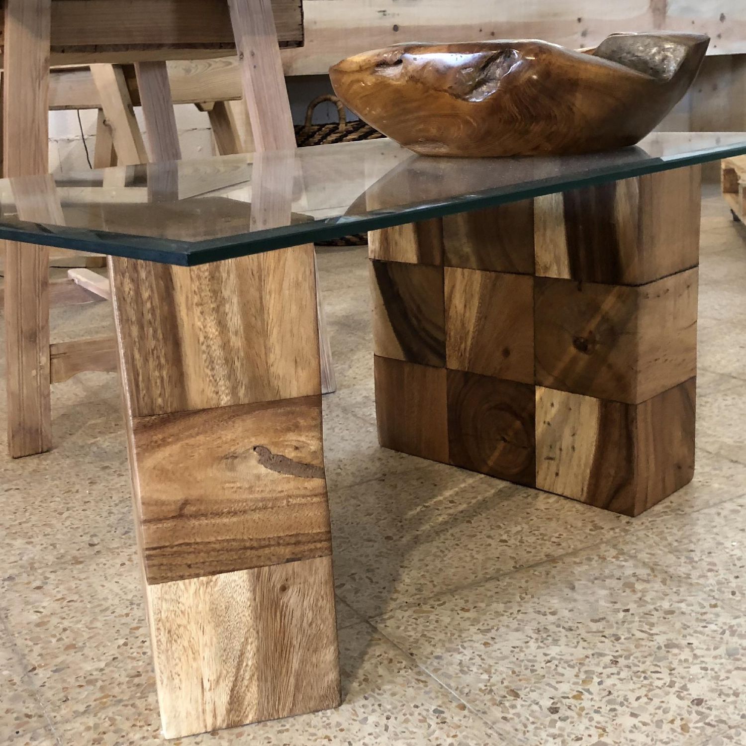 Table basse cube en bois