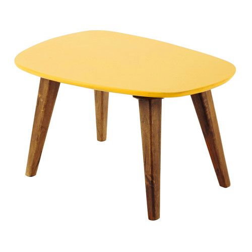 Table basse en bois jaune