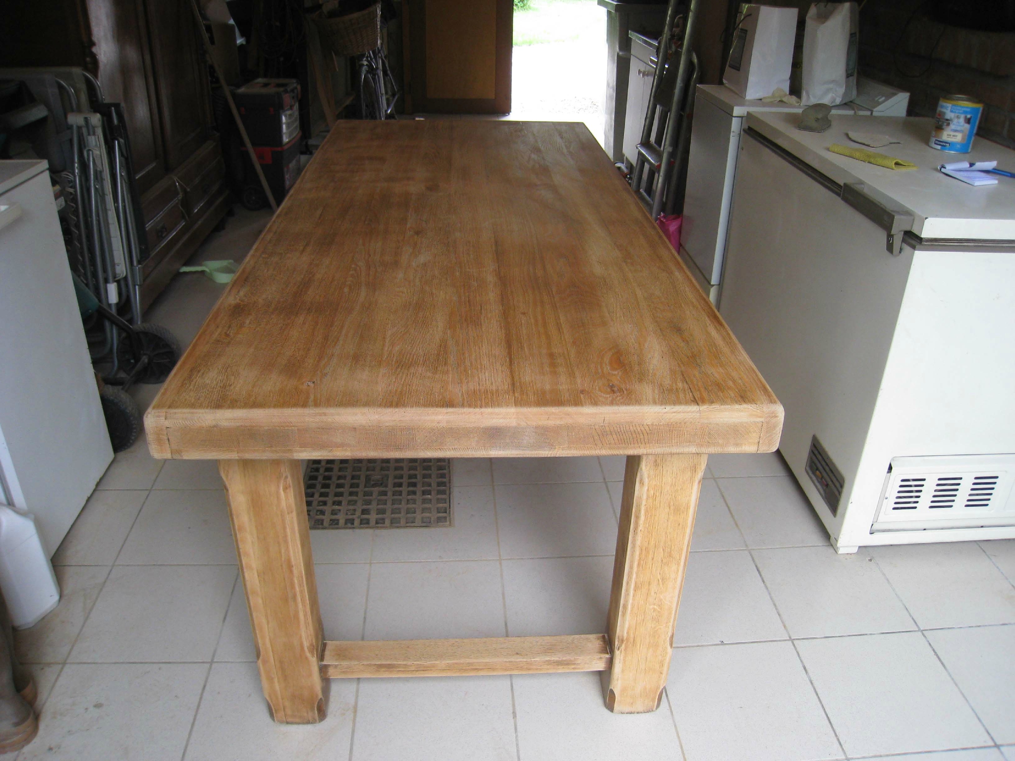Repeindre une table basse en bois massif