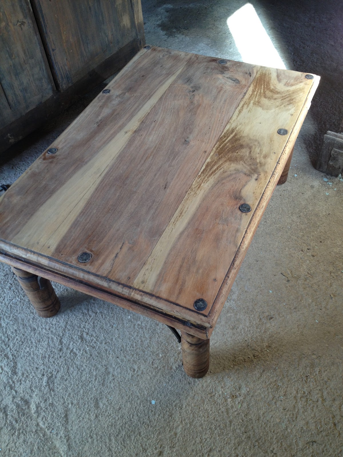 Relooker table basse en bois exotique