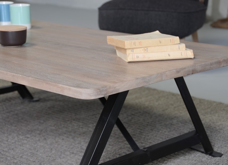 Table basse en bois et pied metal