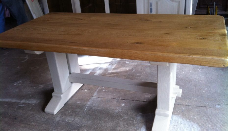 Repeindre une table basse en bois rustique