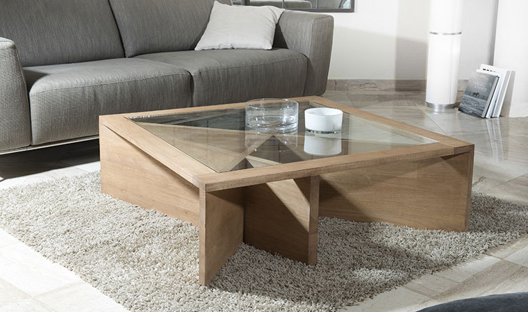 Table basse en bois avec vitre